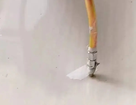 景宁瓷砖空鼓维修公司专业解答在瓷砖铺贴过程中，如果使用的砂料过粗（如全部使用了粗砂），可能会导致以下问题